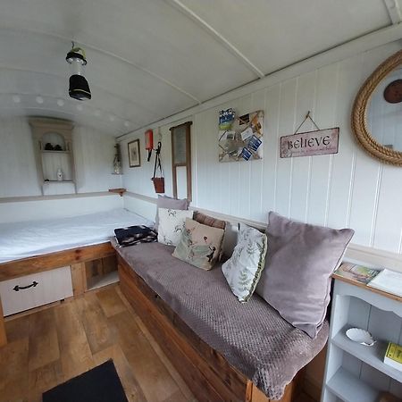 Meadowbeck - Shepherd Huts Fylingdales Esterno foto
