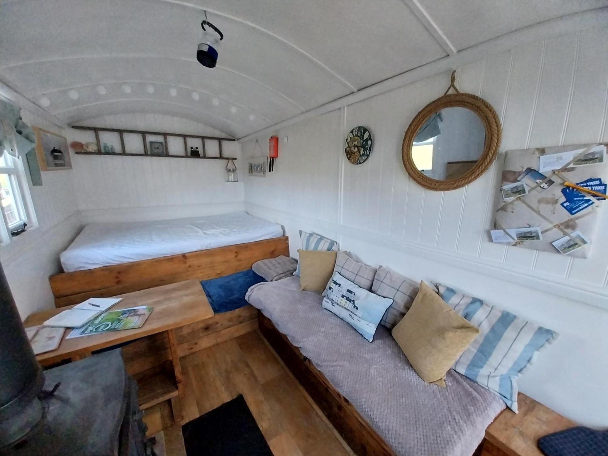 Meadowbeck - Shepherd Huts Fylingdales Esterno foto