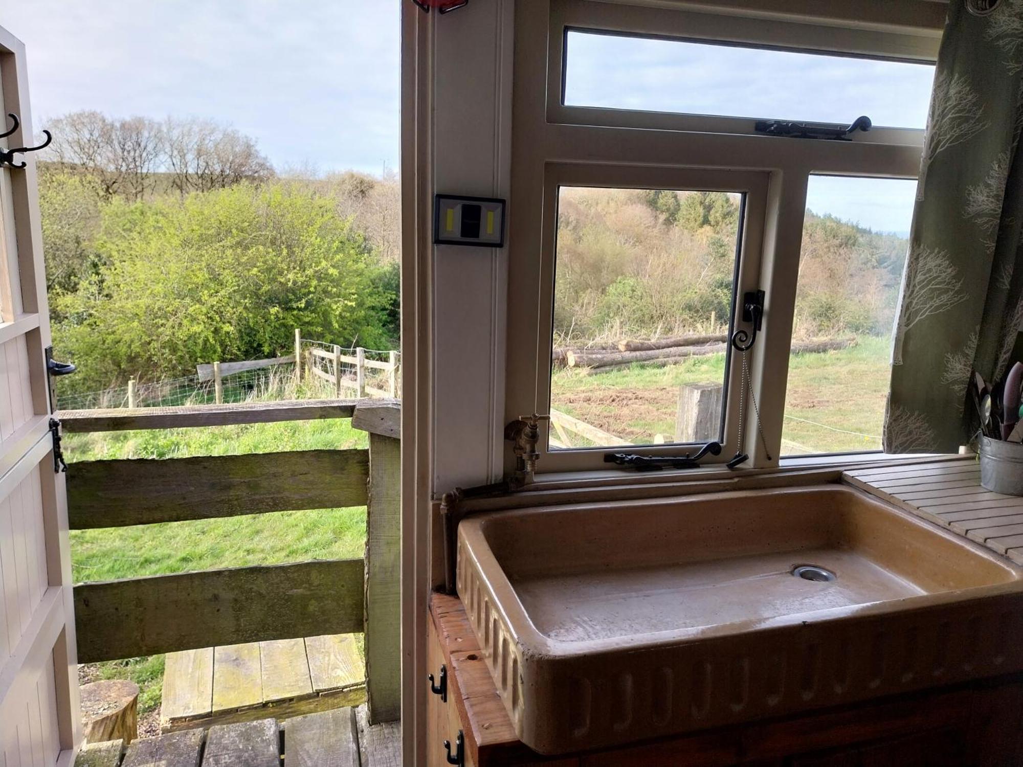 Meadowbeck - Shepherd Huts Fylingdales Esterno foto