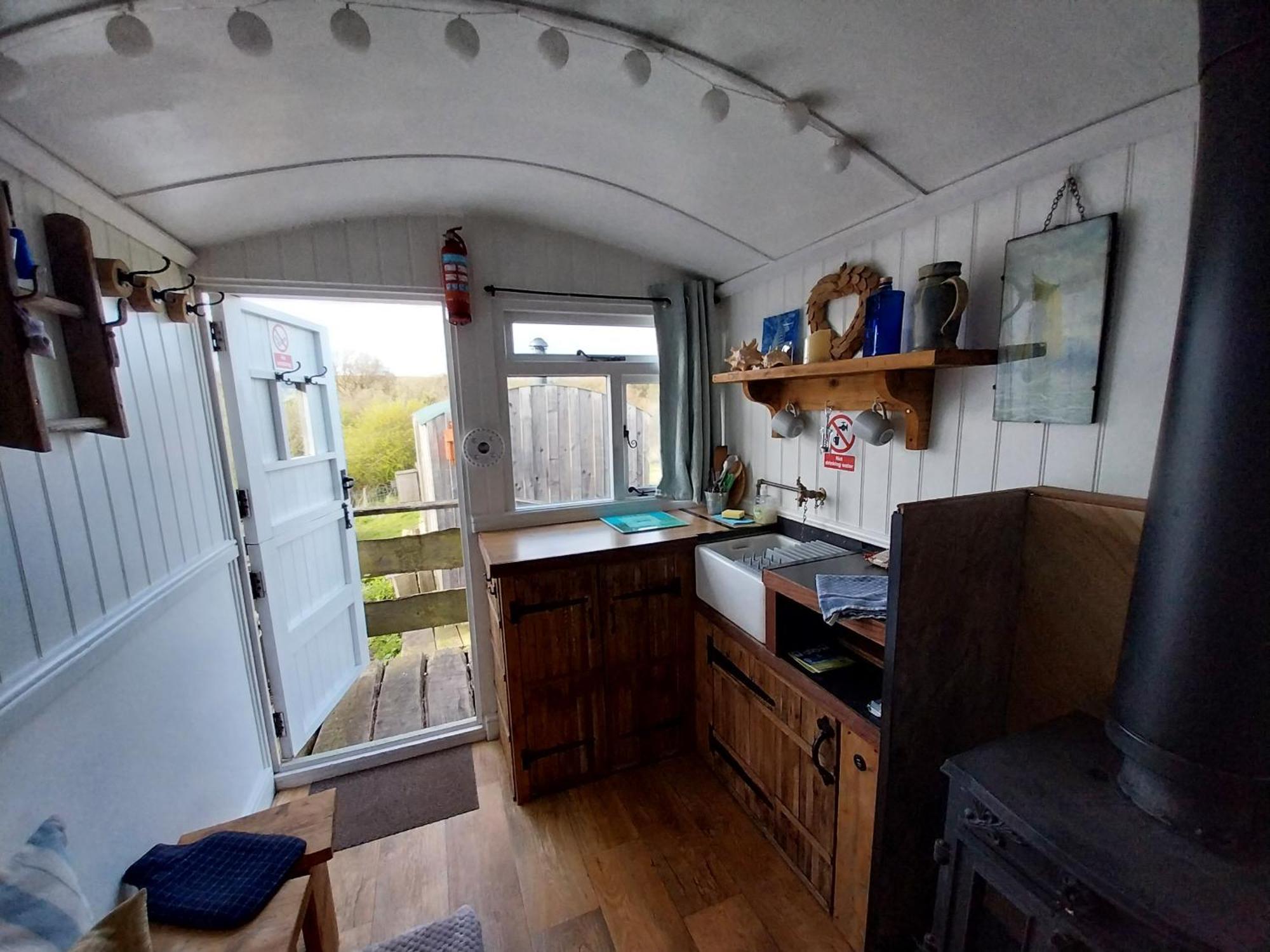 Meadowbeck - Shepherd Huts Fylingdales Esterno foto