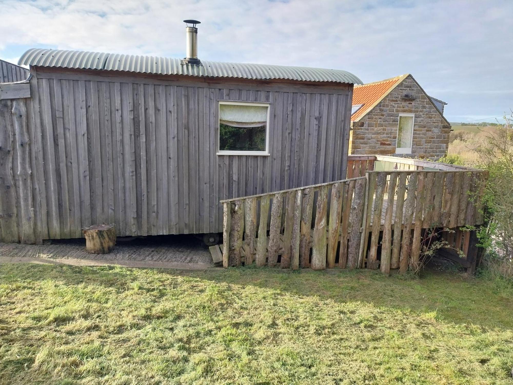 Meadowbeck - Shepherd Huts Fylingdales Esterno foto