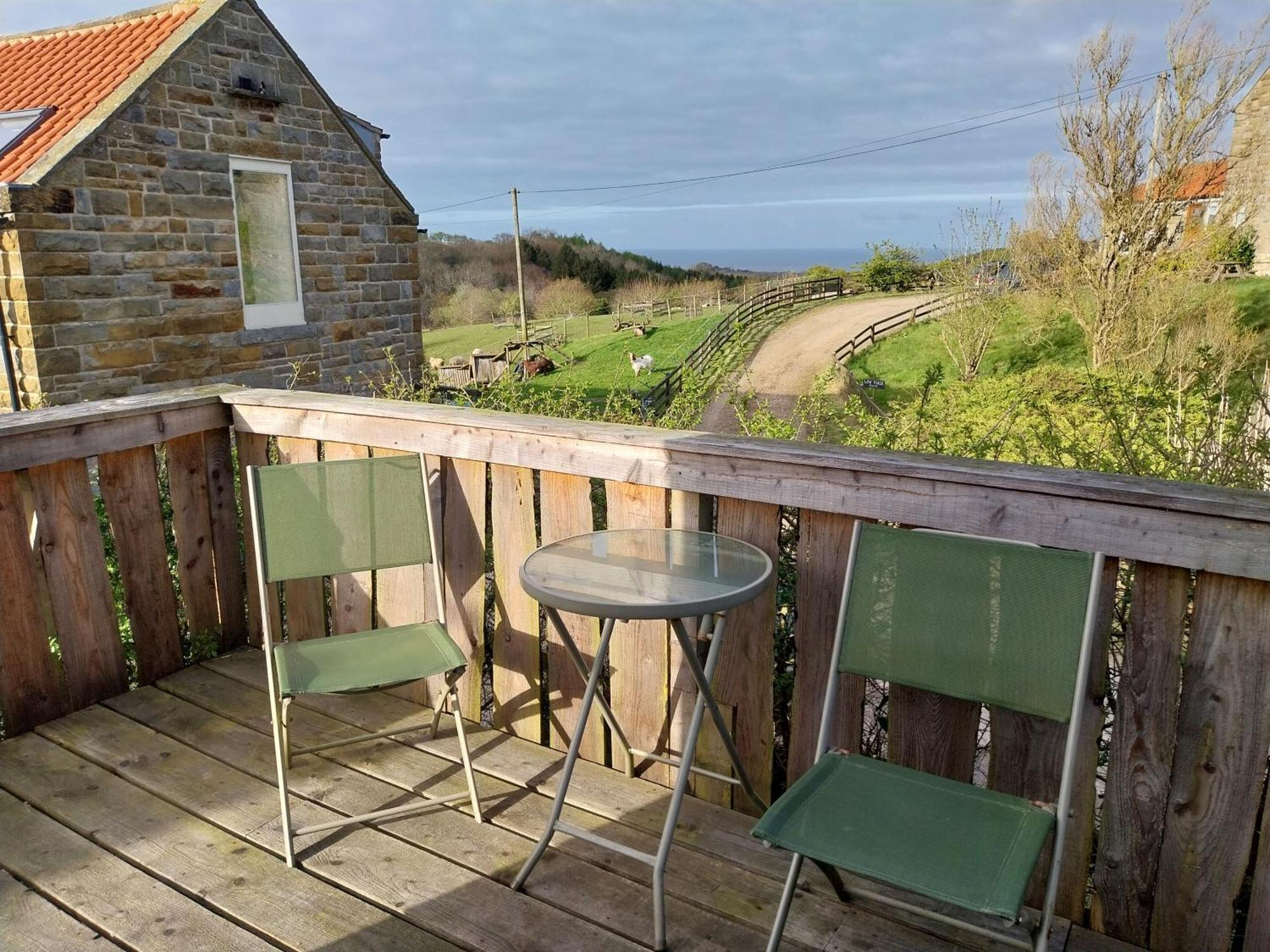 Meadowbeck - Shepherd Huts Fylingdales Esterno foto